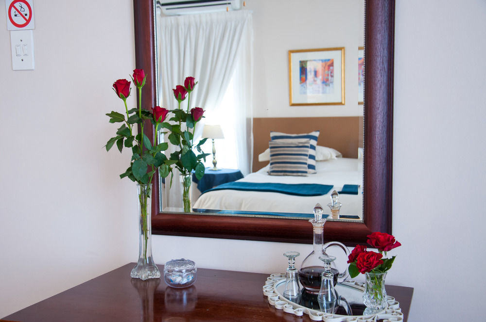 Millard Crescent Guest House Port Elizabeth Esterno foto